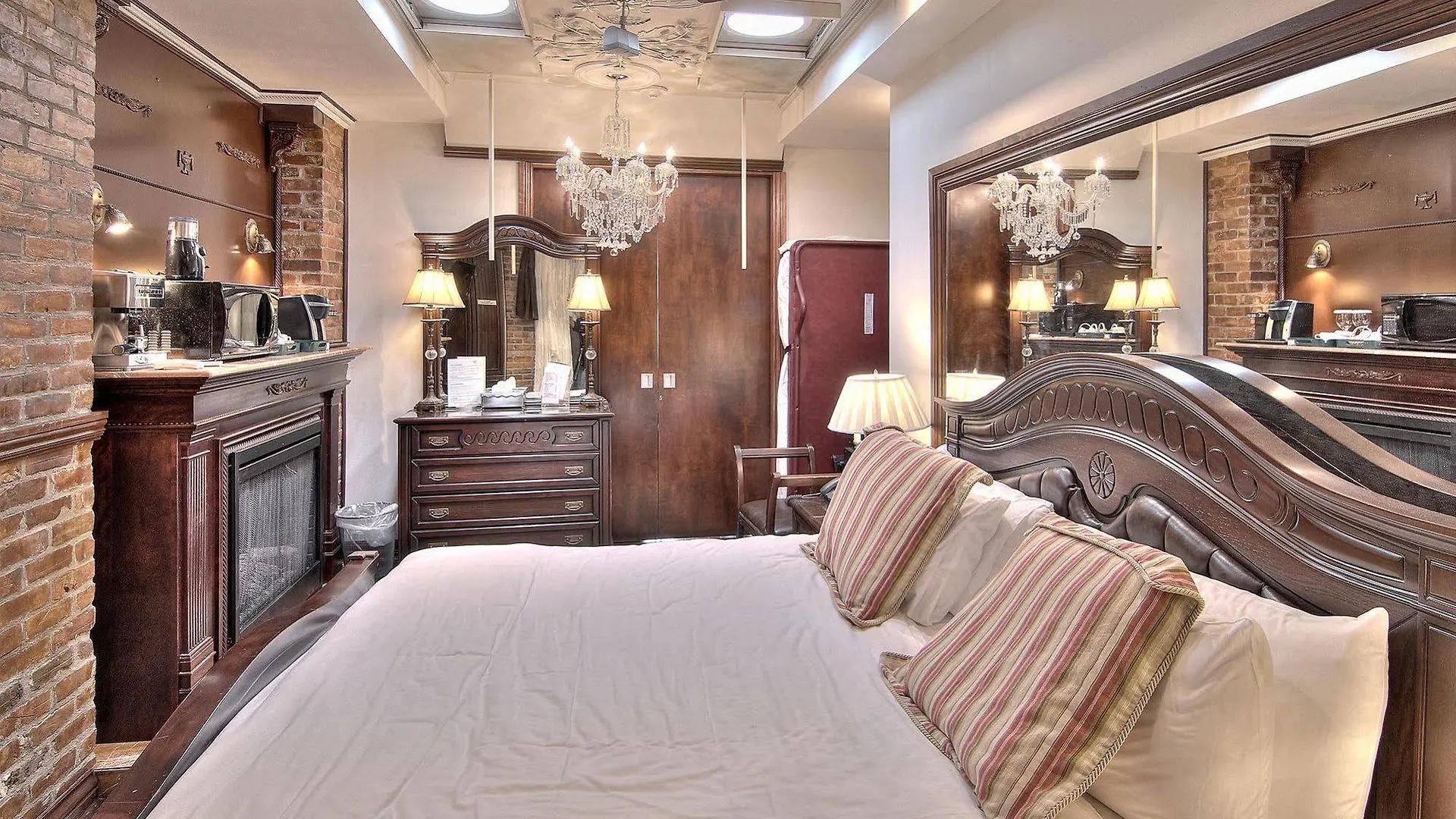 Chateau Saint-Marc Montreal Hotel