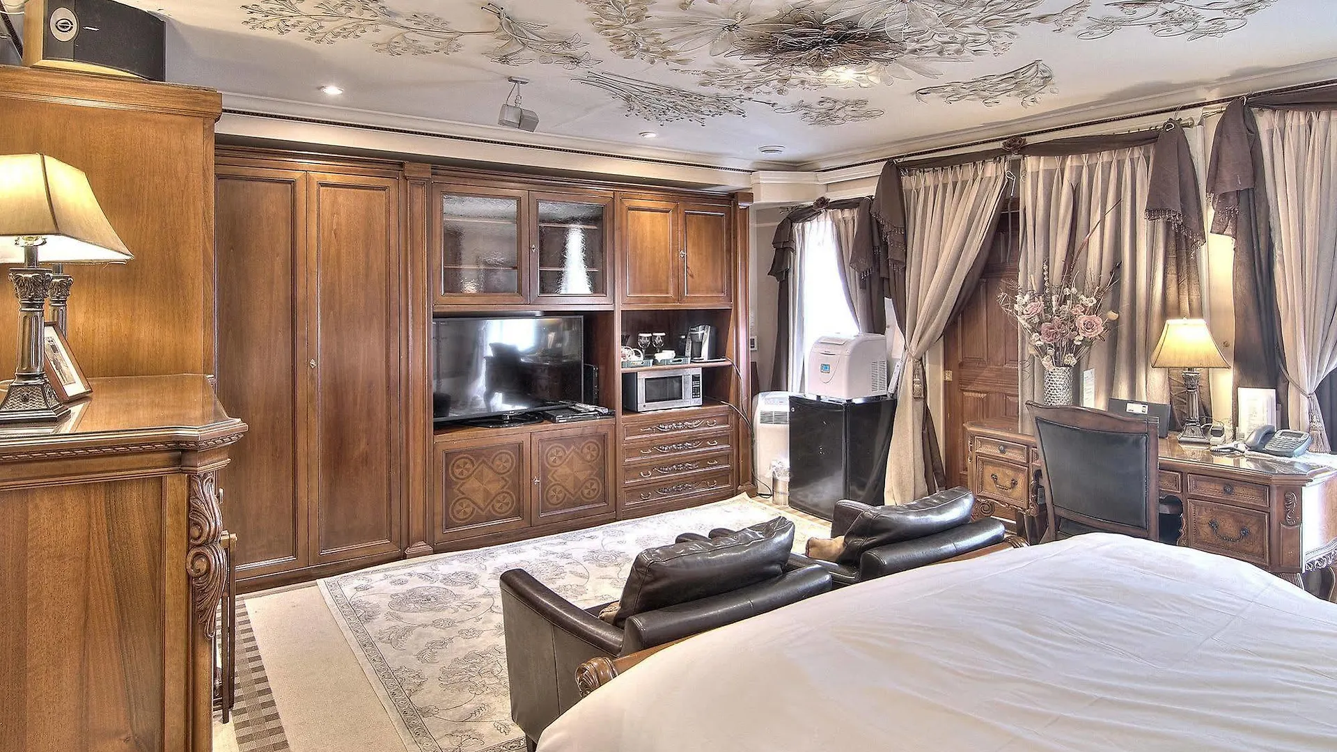 Chateau Saint-Marc Montreal Hotel